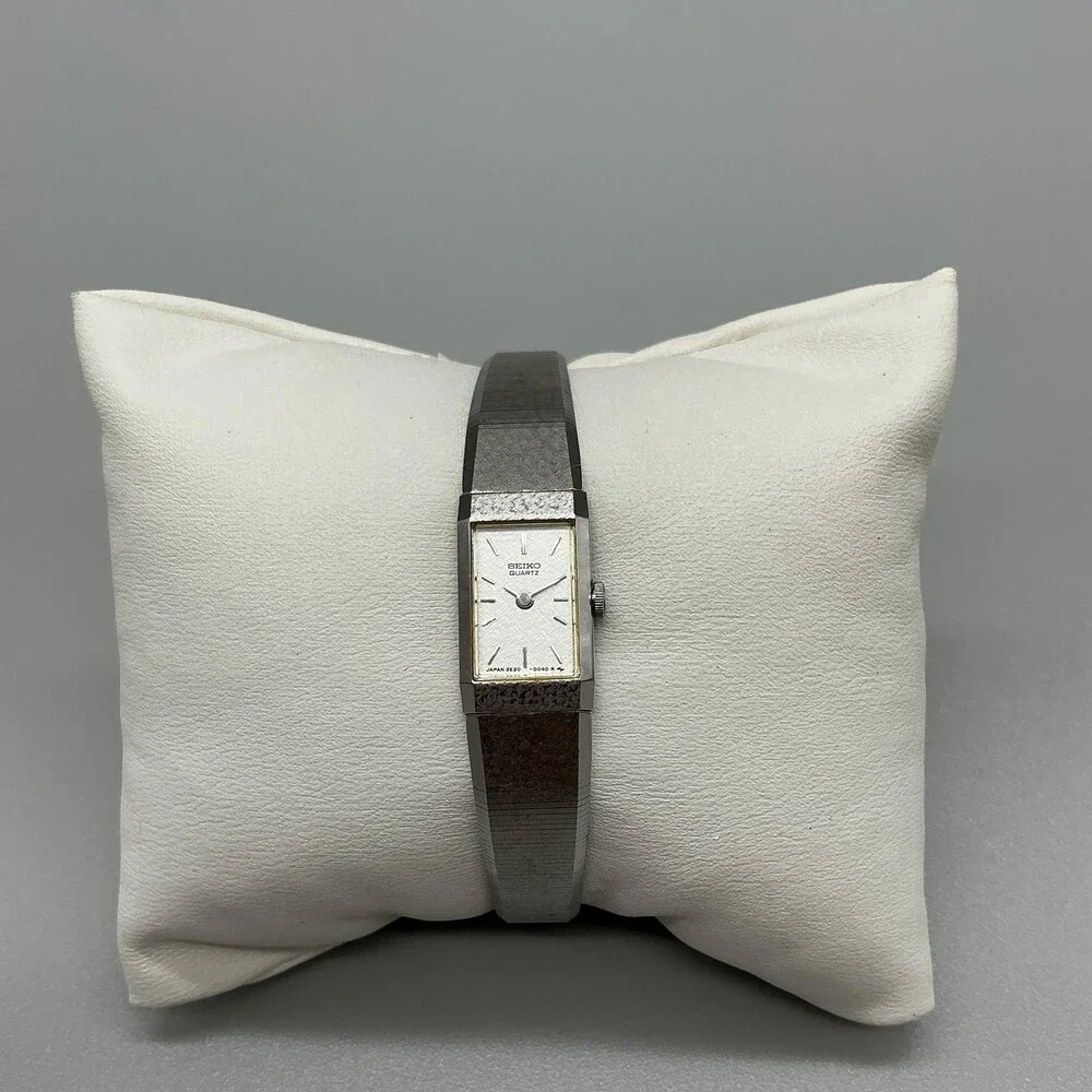 Vintage Seiko Womens Watch 11mm White Dial Bangle NOT RUNNING FOR PARTS 6.25